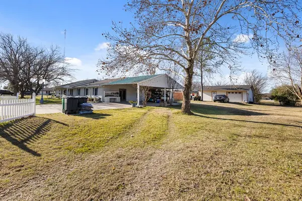 210 S Booth Street, Mart, TX 76664