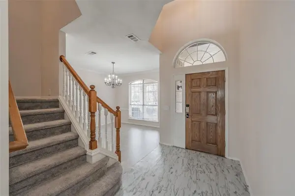 5786 Walnut Creek Drive, Fort Worth, TX 76137