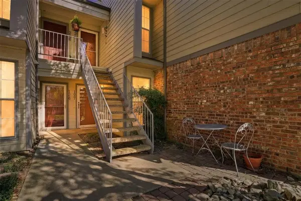 2535 Wedglea Drive #F-127, Dallas, TX 75211