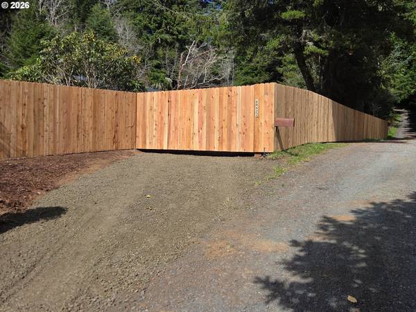 60422 FOXGLOVE RD, Coos Bay, OR 97420