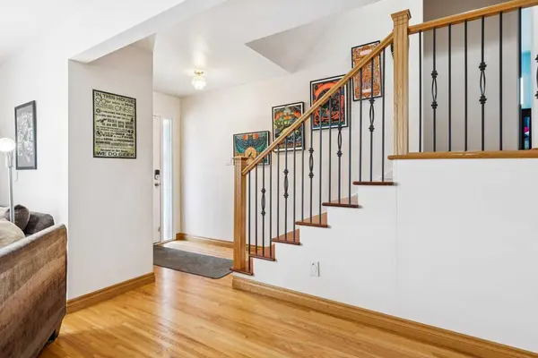 149 Wildwood DR SW, Calgary, AB T3C 3C7