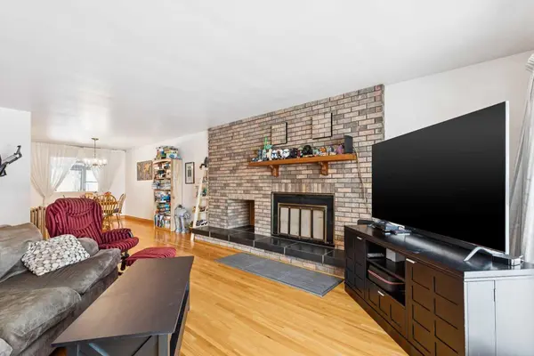 149 Wildwood DR SW, Calgary, AB T3C 3C7