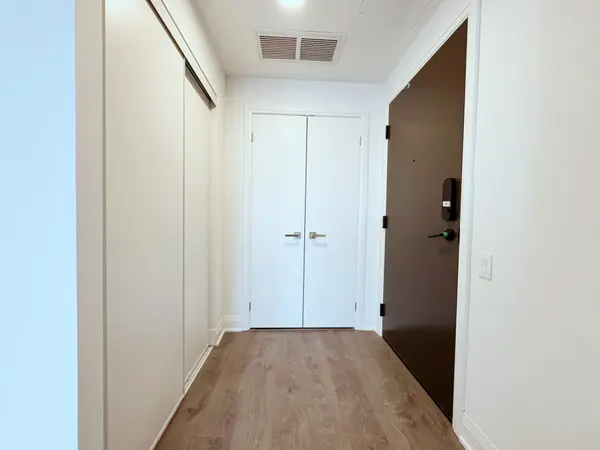 2 Erskine RD #1511, Mississauga, ON L5B 0S1