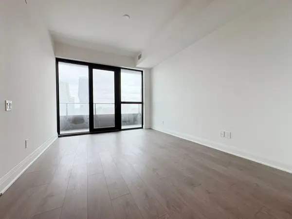 2 Erskine RD #1511, Mississauga, ON L5B 0S1