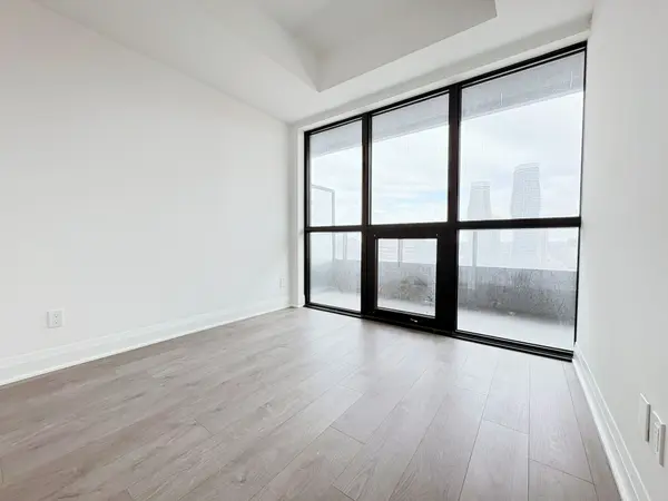 2 Erskine RD #1511, Mississauga, ON L5B 0S1