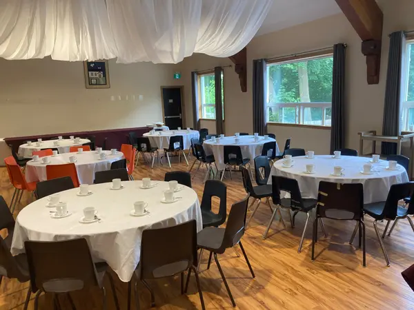 19 St Albans DR #Upper/Lower Hall/Comm Kit, Halton Hills, ON L7J 1C6