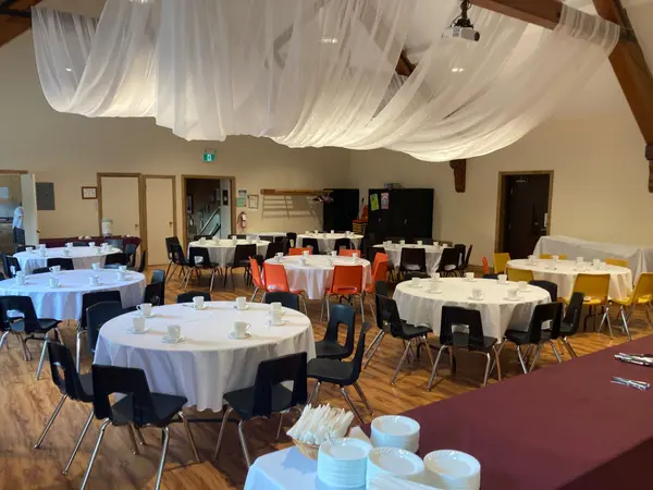 19 St Albans DR #Upper/Lower Hall/Comm Kit, Halton Hills, ON L7J 1C6