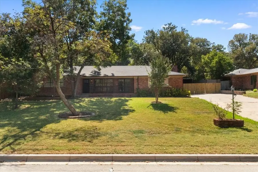 6000 Monterrey Drive, Fort Worth, TX 76112