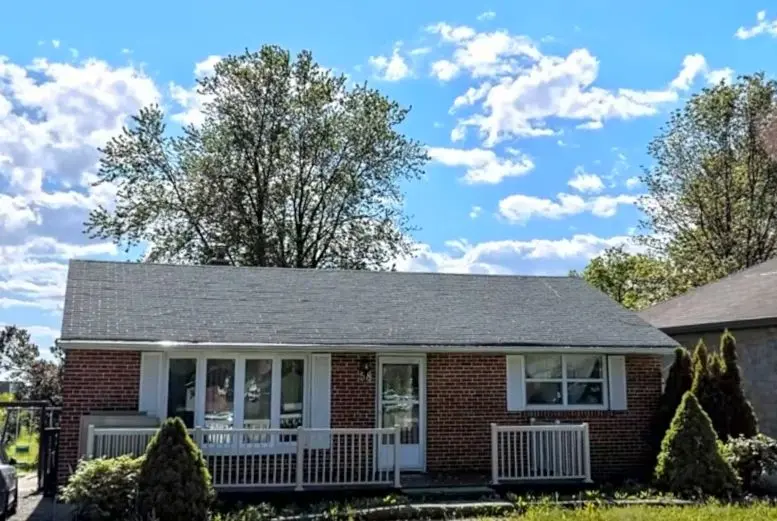 98 Thornton AVE #Main, Bradford West Gwillimbury, ON L3Z 1N4