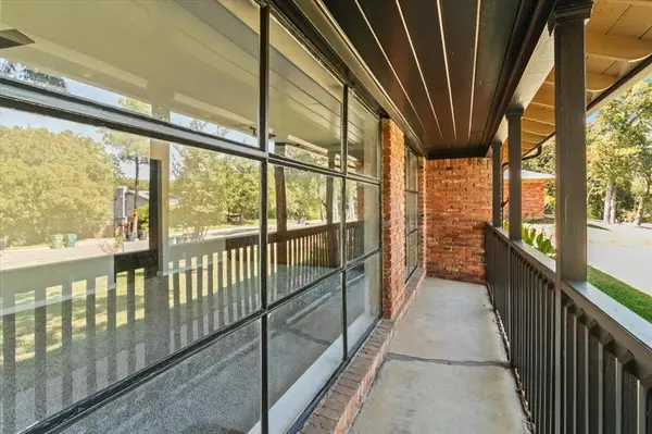 6000 Monterrey Drive, Fort Worth, TX 76112