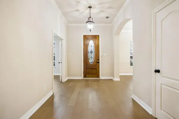 1806 E Branch Hollow Drive, Carrollton, TX 75007