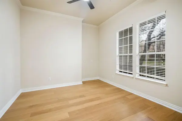 1806 E Branch Hollow Drive, Carrollton, TX 75007