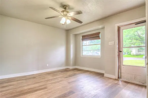 509 Walnut Drive, Mesquite, TX 75149