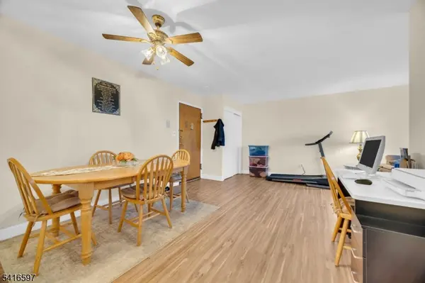 100 Luttgen Pl #A2, Linden City, NJ 07036