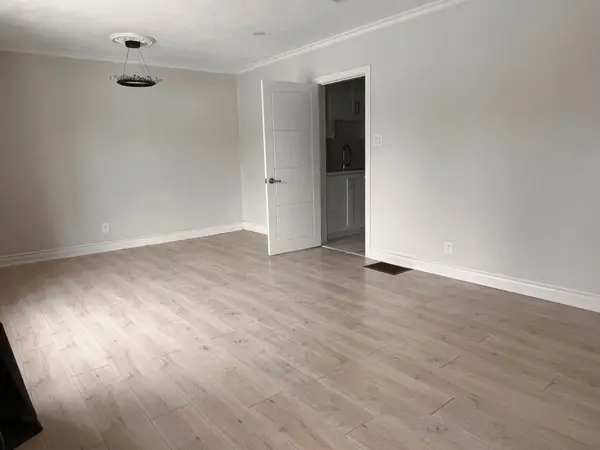 98 Thornton AVE #Main, Bradford West Gwillimbury, ON L3Z 1N4