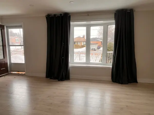 98 Thornton AVE #Main, Bradford West Gwillimbury, ON L3Z 1N4