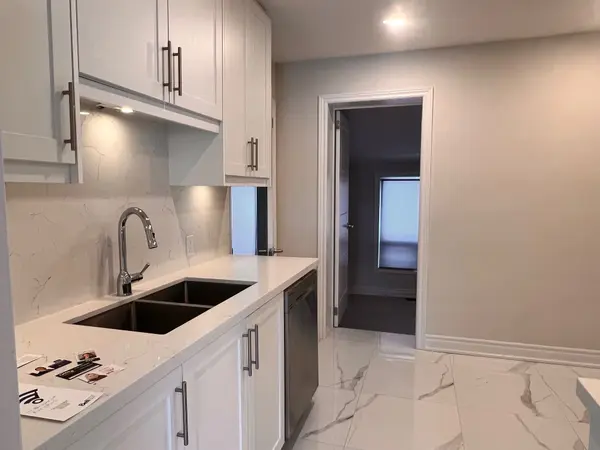 98 Thornton AVE #Main, Bradford West Gwillimbury, ON L3Z 1N4