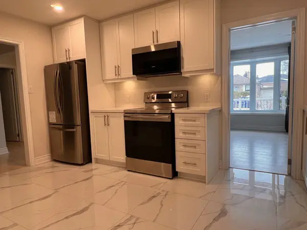 98 Thornton AVE #Main, Bradford West Gwillimbury, ON L3Z 1N4