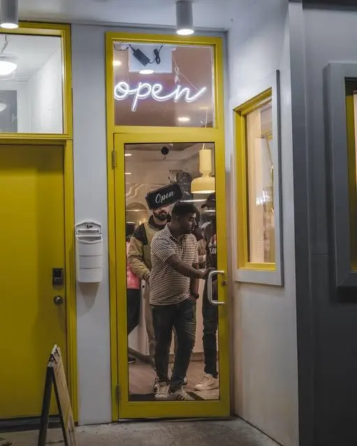 2385 Dundas ST W, Toronto W02, ON M6P 1X2