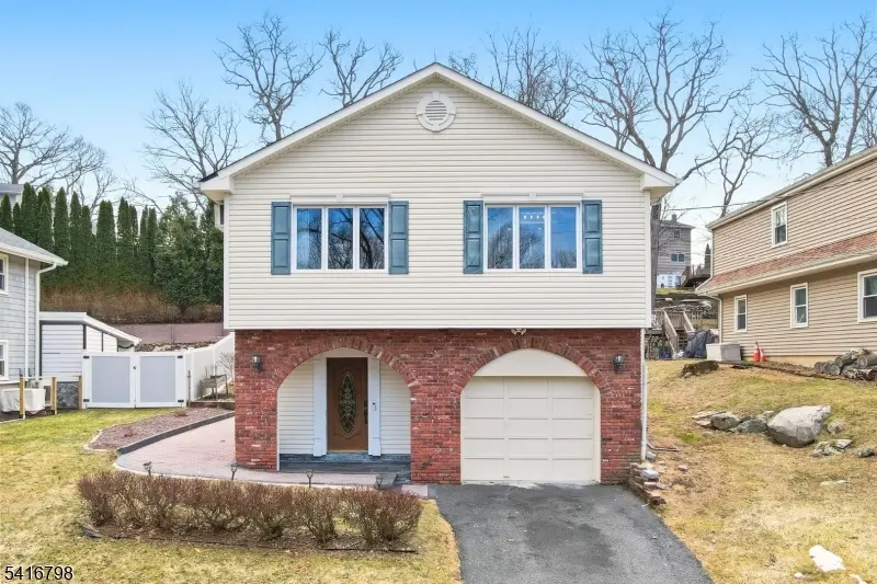 654 Succasunna Rd, Mount Arlington Boro, NJ 07850