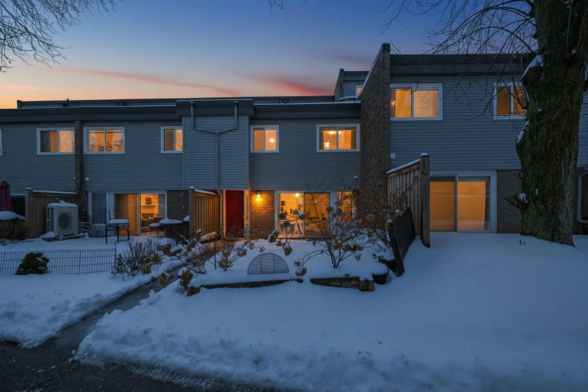 169 Milestone CRES #33, Aurora, ON L4G 3M2