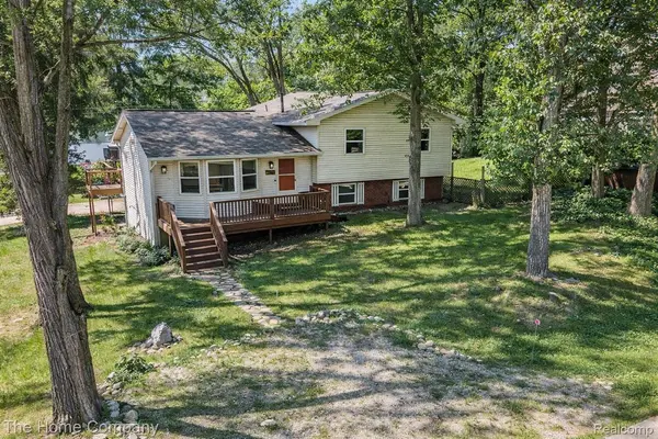 3821 Langley DR, Hamburg Township, MI 48169