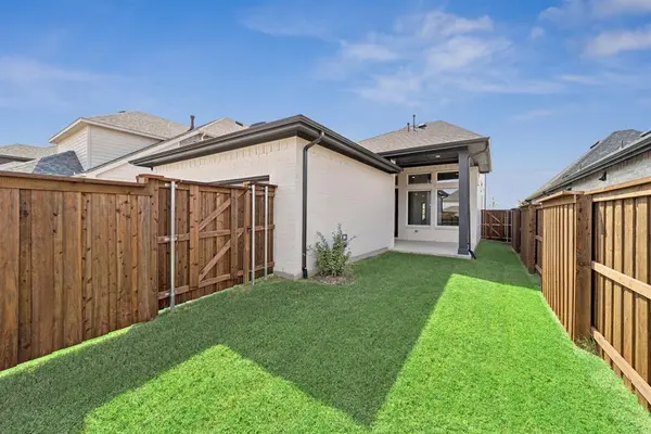 1913 Wynne Drive, Van Alstyne, TX 75495