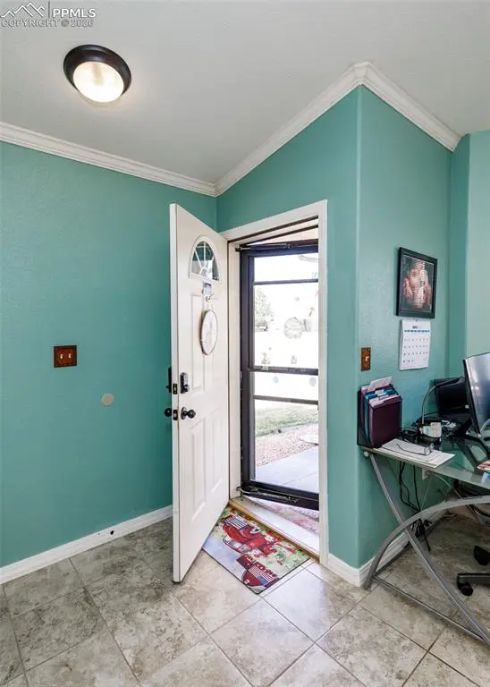 717 Edna LN, Pueblo, CO 81005