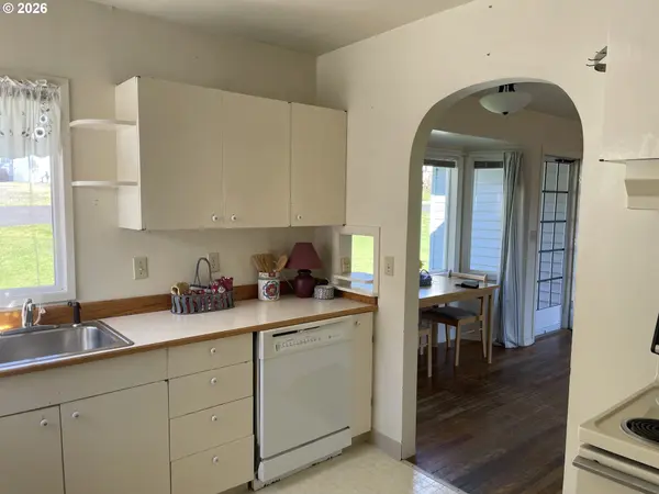 805 BIRCH AVE, Garibaldi, OR 97118