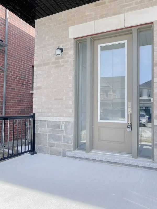 2077 Chris Mason ST, Oshawa, ON L1L 0S5