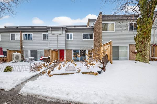 169 Milestone CRES #33, Aurora, ON L4G 3M2