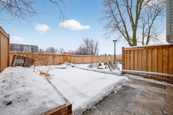 169 Milestone CRES #33, Aurora, ON L4G 3M2