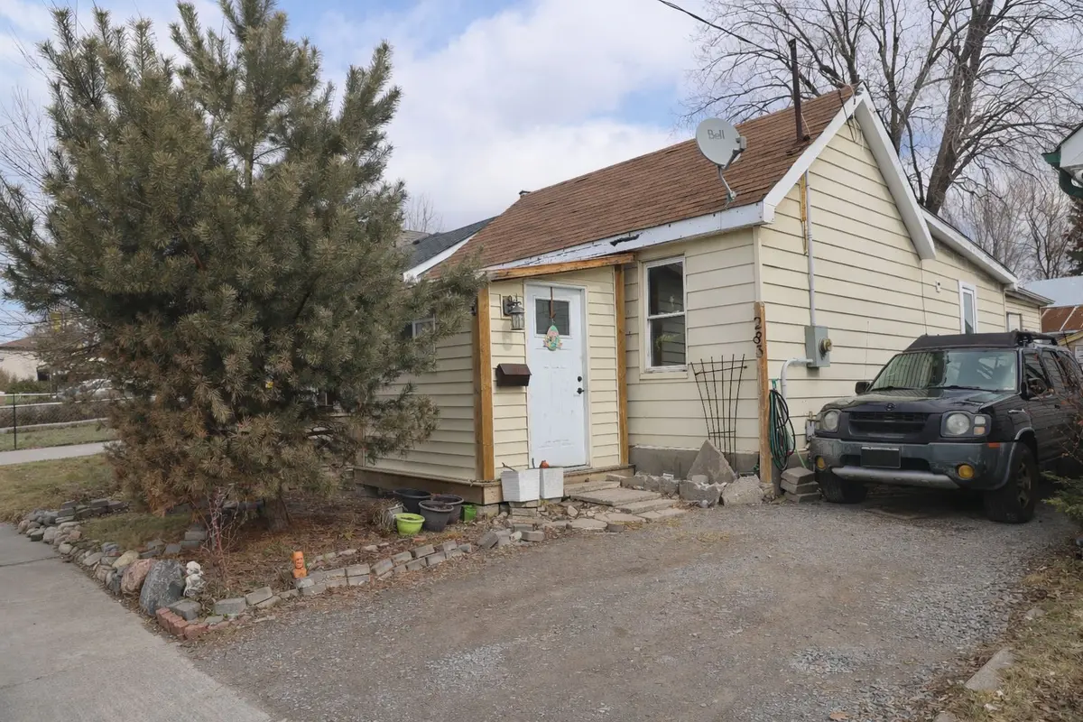 283 Park RD S, Oshawa, ON L1J 4H4