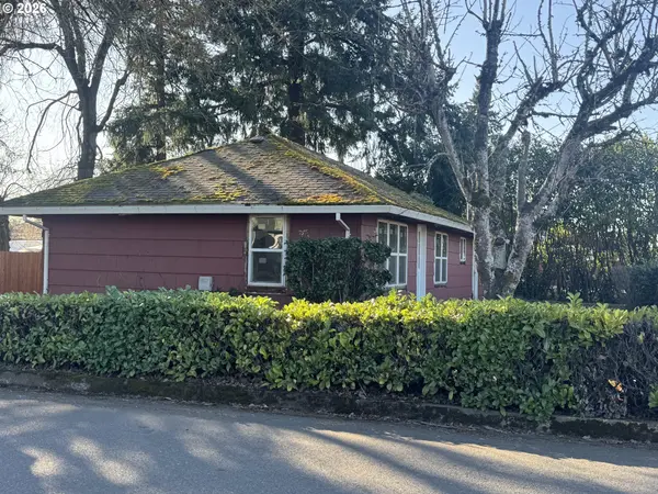 211 SHERMAN ST, Amity, OR 97101