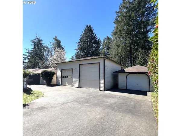 925 7TH ST, Brookings, OR 97415