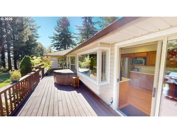 925 7TH ST, Brookings, OR 97415