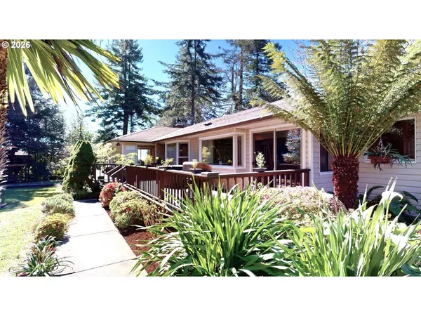 925 7TH ST, Brookings, OR 97415