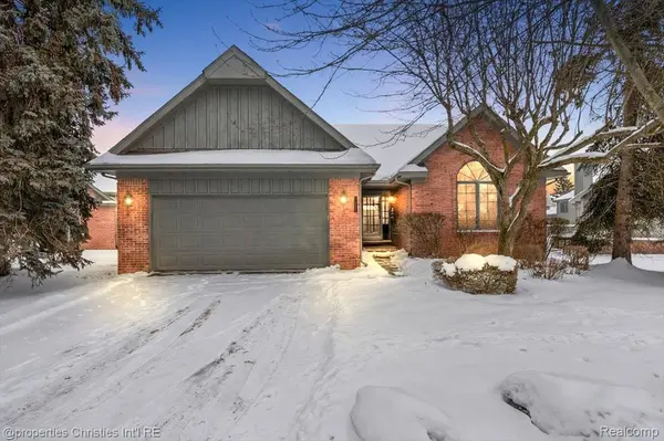 37743 Avon LN, Farmington Hills, MI 48331