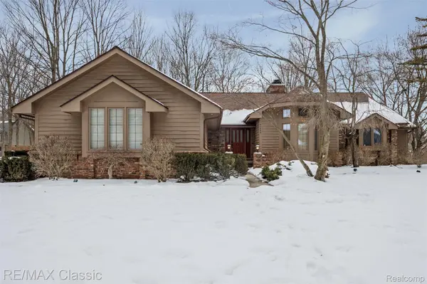 43484 Scenic LN, Novi, MI 48167