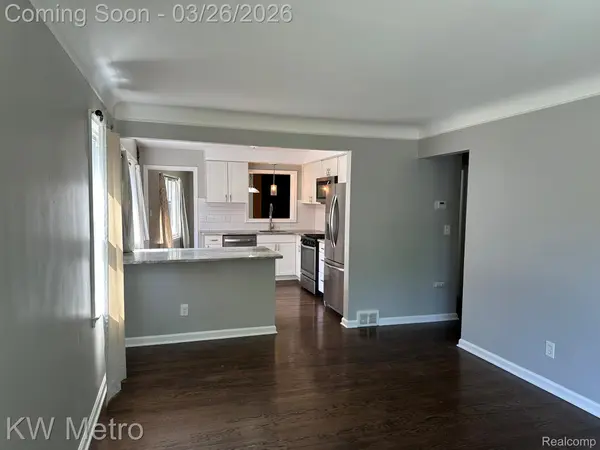 20498 Country Club DR, Harper Woods, MI 48225