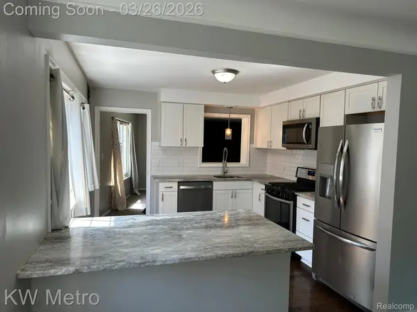 20498 Country Club DR, Harper Woods, MI 48225