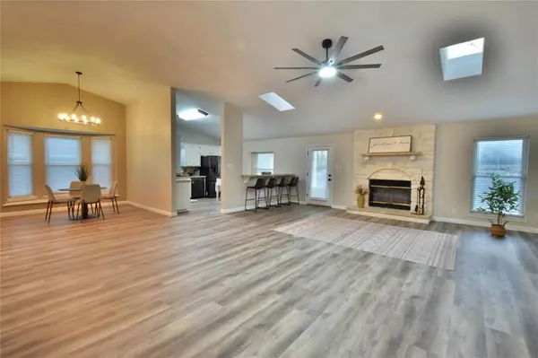 8906 Pleasant Hill Drive, Granbury, TX 76049