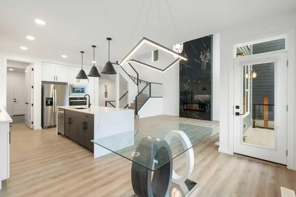 296 Spring Creek CIR SW, Calgary, AB T3H 6G4