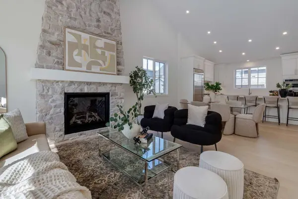 90 Treeline GDNS SW, Calgary, AB T2Y 0W6