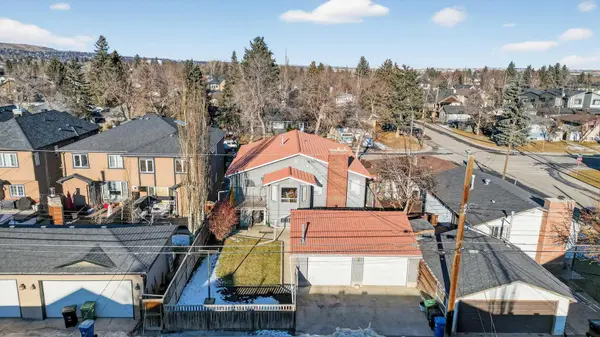 455 24 AVE NE, Calgary, AB T2E 1X2