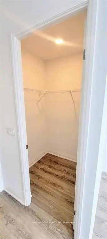 10 Gibbs RD #1011, Toronto W08, ON M9B 0E2