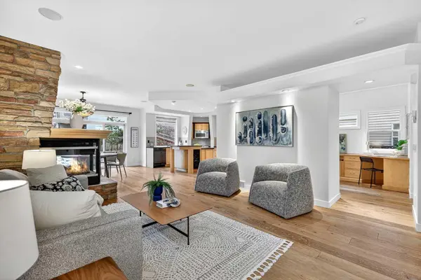 12069 Valley Ridge DR NW, Calgary, AB T3B 5W9