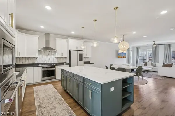 21 Dahlia Dr, Warren Twp., NJ 07059