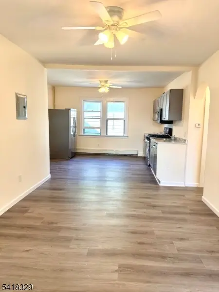 37 Field Pl #3R, Newark City, NJ 07112