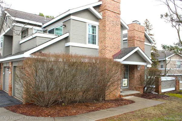 6651 Hearthside CT #1, West Bloomfield Charter Township, MI 48322